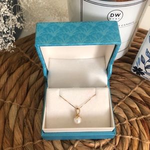Pearl pendant necklace in 14K gold